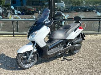 krockskadad bil motor Yamaha X-Max 125  2009/7