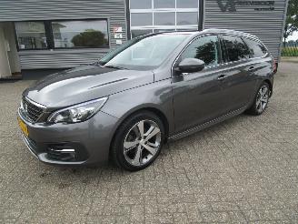 Schadeauto Peugeot 308 SW 1.2 Pure Tech Bleu lease Premium 2020/4