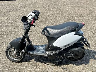 Piaggio  Zip 50 4T picture 5