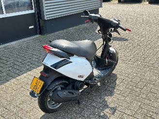 Piaggio  Zip 50 4T picture 2