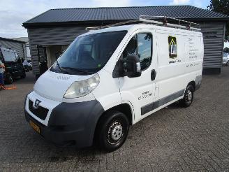 krockskadad bil bedrijf Peugeot Boxer 330 2.2 HDI L1H1 2012/12