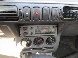 Nissan Micra 1.3 LX Automaat picture 13