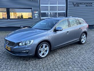 Vaurioauto  passenger cars Volvo V-60 2.4 D5 Twin Engine Lease Hydrid automaat 2016/11
