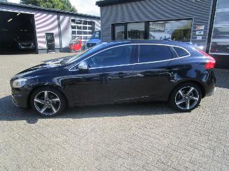 Volvo V-40 1.6 D2 R-Design picture 2