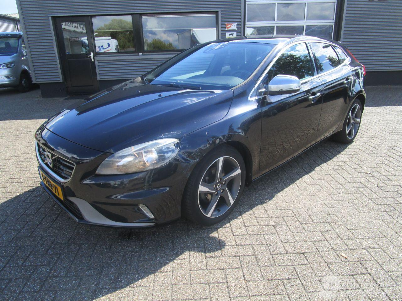 Volvo V-40 1.6 D2 R-Design