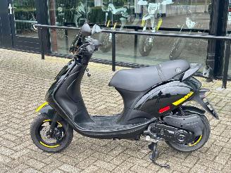 Piaggio  Zip picture 2