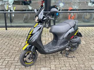 damaged scooters Piaggio  Zip 2018/6