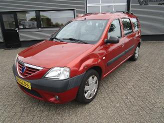 krockskadad bil auto Dacia Logan MCV 1.6-16V Laureate 2008/7