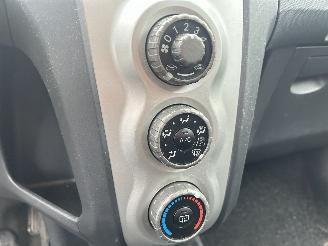 Toyota Yaris 1.0 VVTi + picture 18