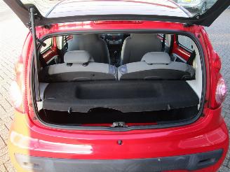 Peugeot 107 1.0-12V XS 5drs picture 17