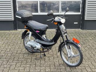 skadebil bromfiets Piaggio  Velofax 2005/8