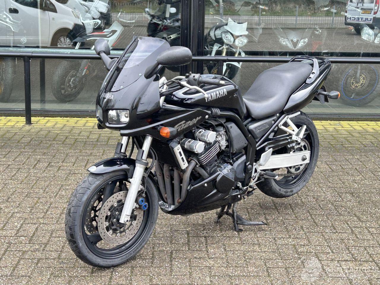 Yamaha FZS 600 Fazer