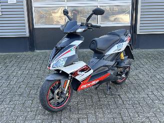 krockskadad bil bromfiets Aprilia SR 50 LC 2T 2012/8