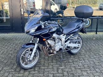 uszkodzony motocykle Yamaha FZ 6 Fazer  2004/1