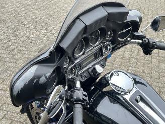 Harley-Davidson Electra Glide 103 FLHTK Electra Glide Ultra Limited picture 12