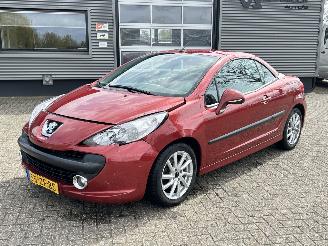 Voiture accidenté Peugeot 207 CC 1.6 VTi 2008/2