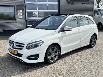 krockskadad bil auto Mercedes B-klasse 200 d Ambition 2017/3