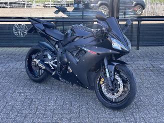 Yamaha YZF -R1  picture 1
