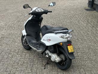 Piaggio  Fly 50 4T picture 3