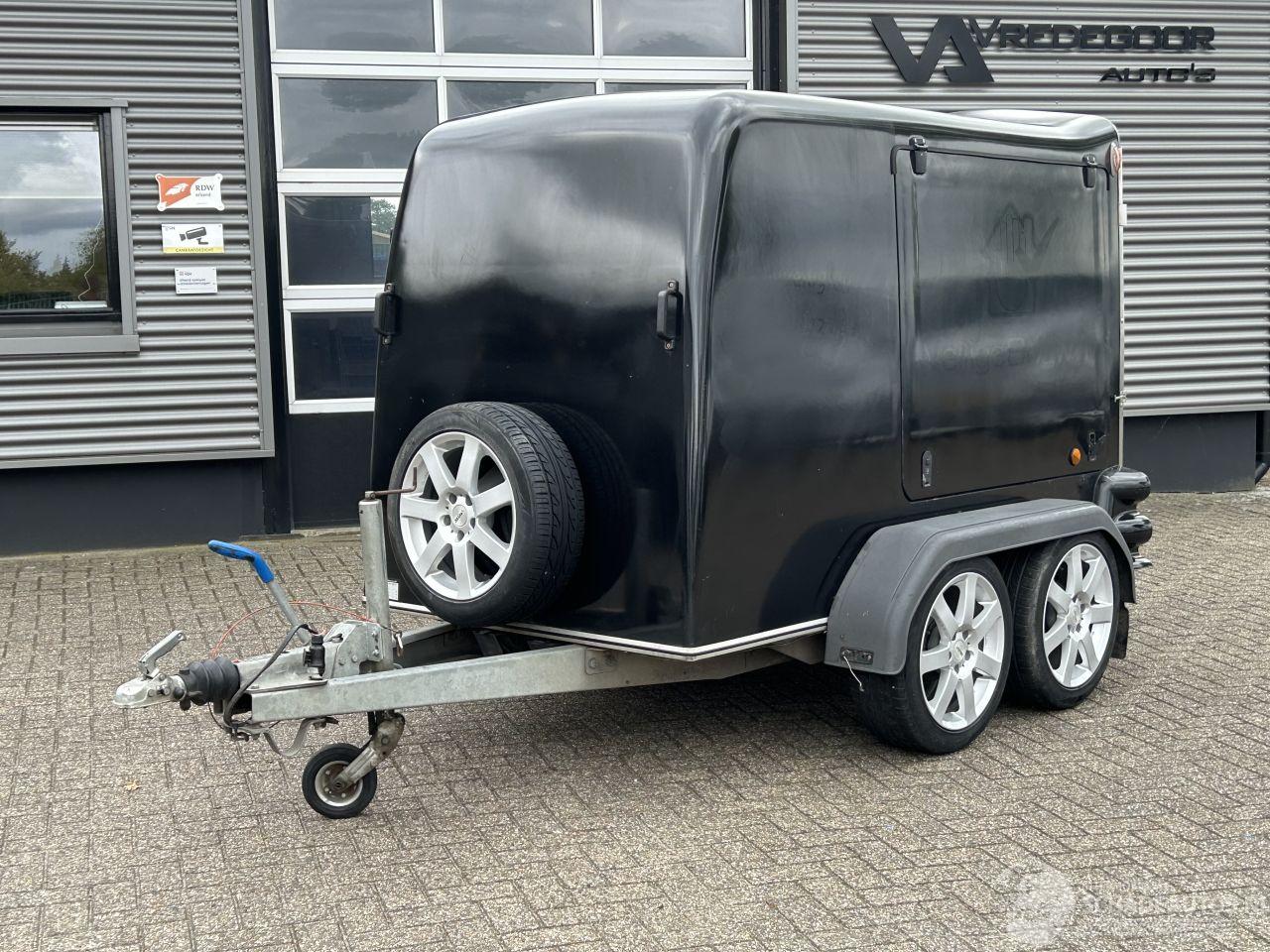 -  Dalery gesloten aanhangwagen