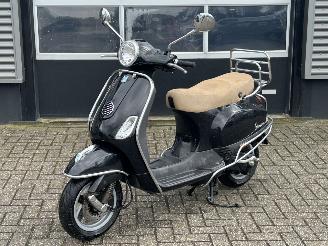 Vespa  LX50 2T picture 1