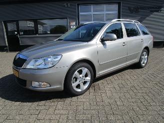 uszkodzony samochody osobowe Skoda Octavia Combi 1.2 TSI Elegance 2012/1