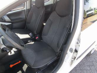 Peugeot 107 Active 5drs picture 11