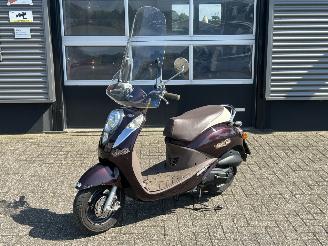 krockskadad bil bromfiets Sym  Mio 50 2008/5