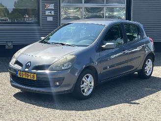 škoda osobní automobily Renault Clio 1.6-16V Privilège 2006/7