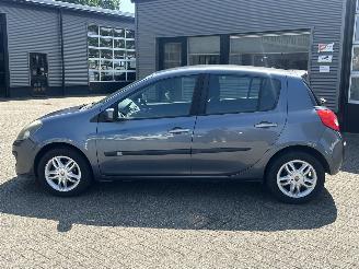 Renault Clio 1.6-16V Privilège picture 2