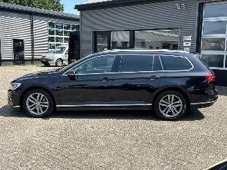 Volkswagen Passat Variant 2.0 TDI Connected Series Plus picture 2