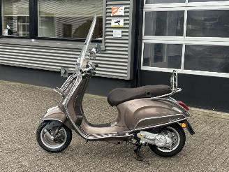 Vespa  Primavera 50 4T picture 2