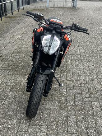 KTM  890 Duke picture 8