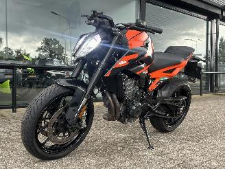 KTM  890 Duke picture 16