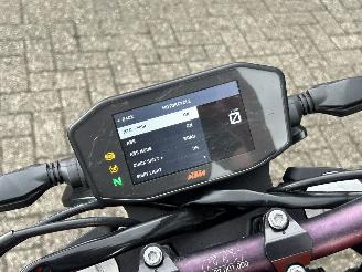 KTM  890 Duke picture 17