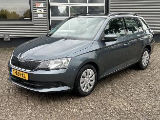 krockskadad bil auto Skoda Fabia 1.0 Ambition 2015/5