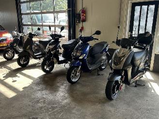 uszkodzony skutery Yamaha  Partij 5 scooters 2019/1