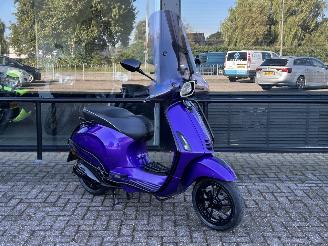 krockskadad bil bromfiets Vespa  Primavera 2014/6