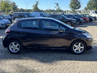 Peugeot 208 1.4 e-HDi Active Automaat 1e eigenaar picture 6
