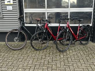 krockskadad bil fiets Overige  2x Trek Verve 2 EQ Lowstep 1x Cube Kathmandu 2024/1