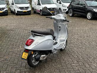 Vespa  Primavera 50 4T picture 3