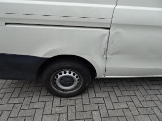 Mercedes Vito 111 CDI 118239 km !!!!!!!!! rijdbare schade picture 13