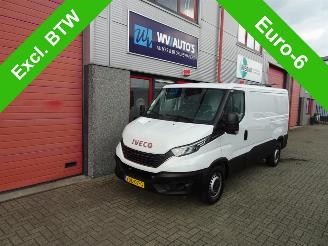 begagnad bil bedrijf Iveco Daily 35S16V 2.3 352 H1-l2 hi matic 3500 kg trekgewicht 3 zits navi camera 2019/11