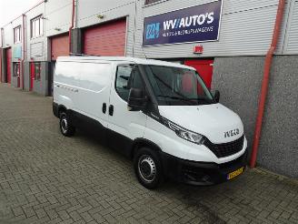 Iveco Daily 35S16V 2.3 352 H1-l2 hi matic 3500 kg trekgewicht 3 zits navi camera picture 4