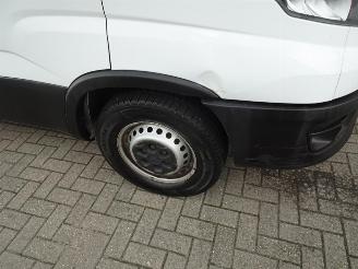 Iveco Daily 35S16V 2.3 352 H1-l2 hi matic 3500 kg trekgewicht 3 zits navi camera picture 14