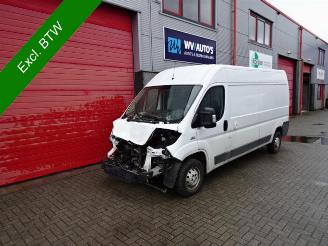 krockskadad bil bedrijf Fiat Ducato 35 2.3 MultiJet L3H2 koelwagen dag en nacht 3 zits 2015/5