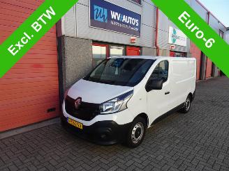 krockskadad bil bedrijf Renault Trafic 1.6 dCi T27 L1H1 Comfort 3 zits airco 2019/1