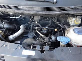 Volkswagen Transporter 2.5 TDI 300 Budgetline DC LET O P MOTOR LOOPT NIET 100% picture 21