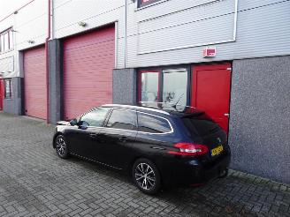 Peugeot 308 SW 1.2 PureTech Blue Lease Premium let op nieuwe motor !!!!!!! picture 2