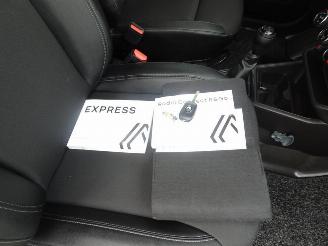 Renault Express 1.3 TCe 100 Comfort benzine uitvoering airco uniek picture 11